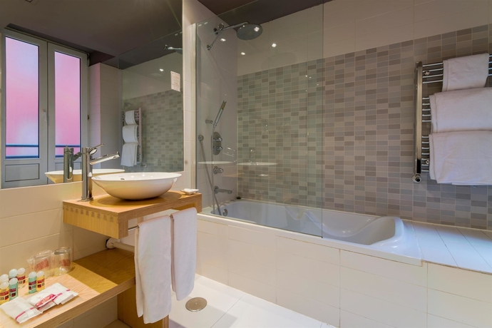 Imagen de la habitación del Hotel Embassy by Petit Palace. Foto 10