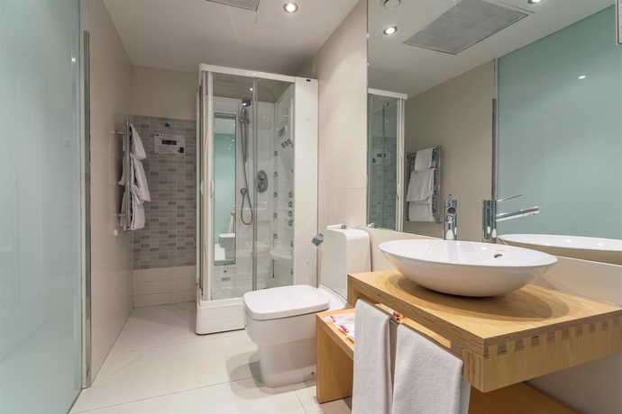 Imagen de la habitación del Hotel Embassy by Petit Palace. Foto 11