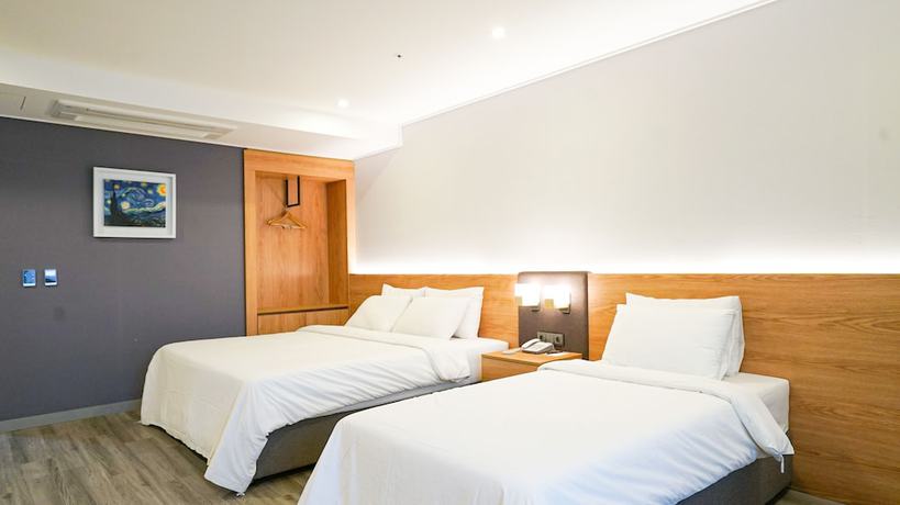 Imagen de la habitación del Hotel Embledon. Foto 5