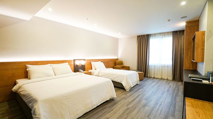 Imagen de la habitación del Hotel Embledon. Foto 7