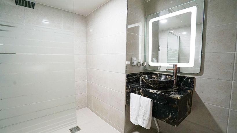 Imagen de la habitación del Hotel Embledon. Foto 11