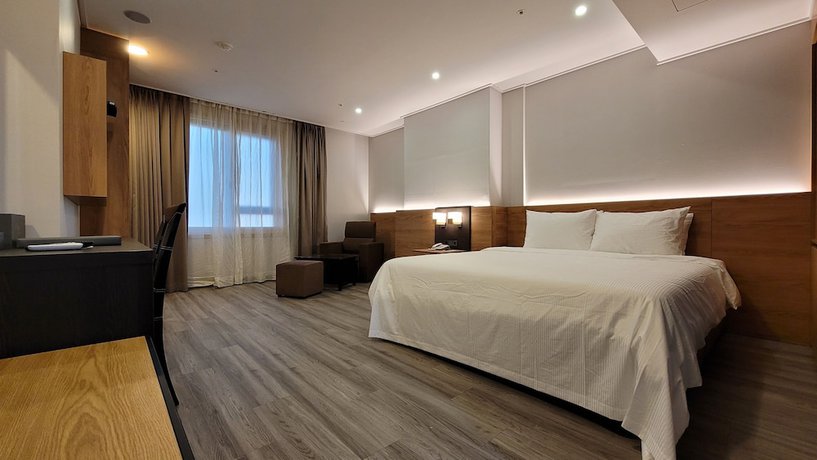 Imagen de la habitación del Hotel Embledon. Foto 13