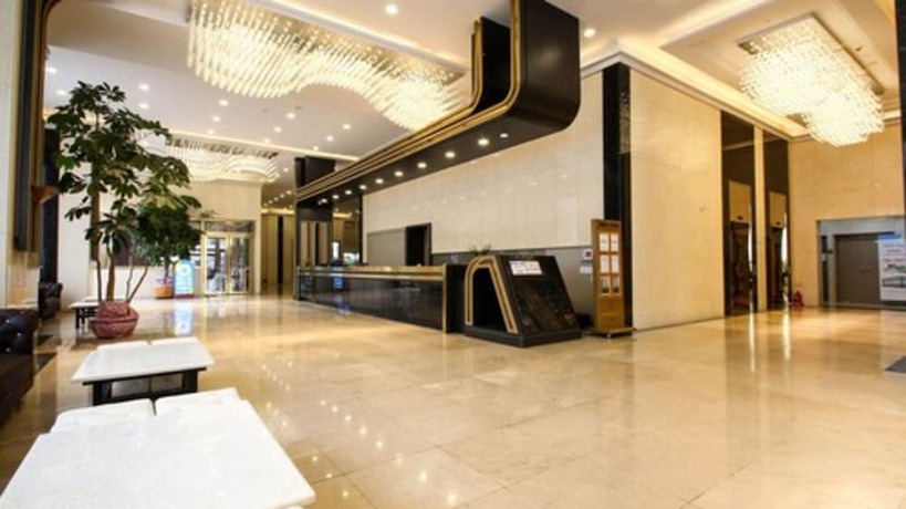 Imagen de los interiores del Hotel Embledon. Foto 20