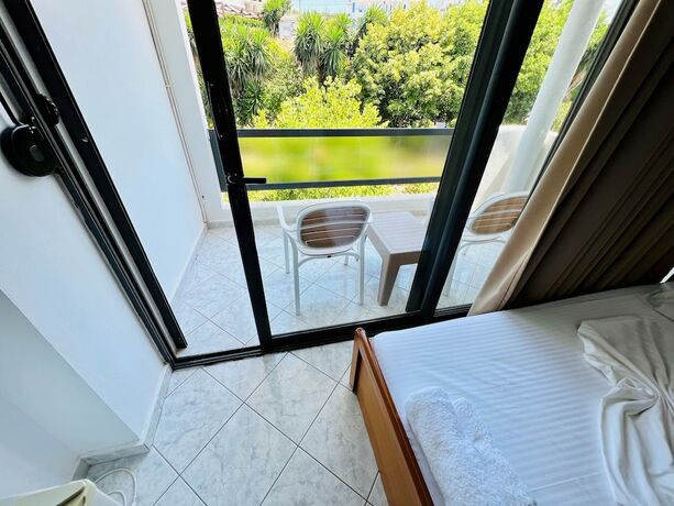 Imagen de la habitación del Hotel Emblem. Foto 19