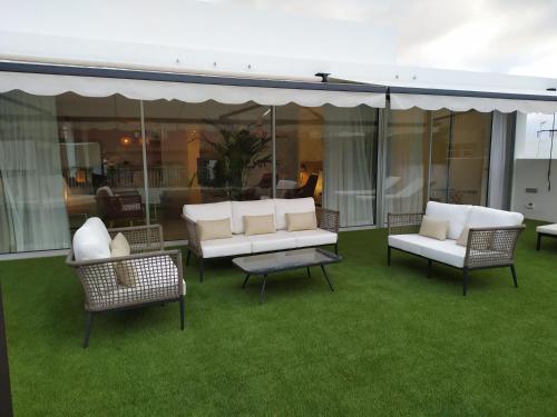 Imagen de los exteriores del Hotel Emblemático Hi Suites. Foto 7