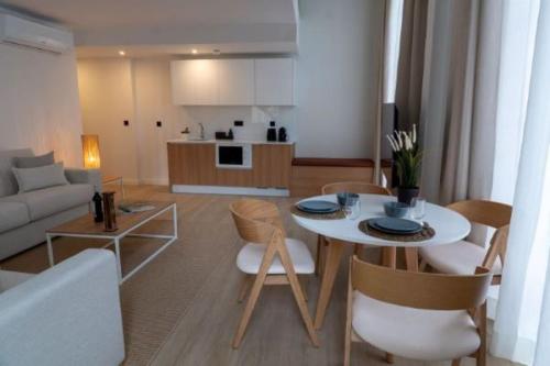 Imagen de la habitación del Hotel Emblemático Hi Suites. Foto 6