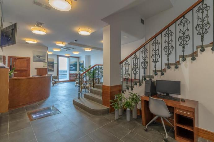 Imagen de los interiores del Hotel Emblemático Holiday Time. Foto 9