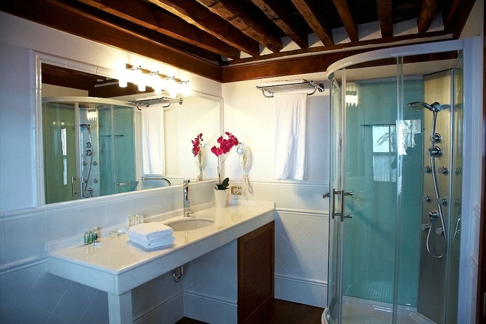 Imagen de la habitación del Hotel Emblemático San Agustín. Foto 7