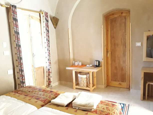 Imagen de la habitación del Hotel Embrace. Foto 5
