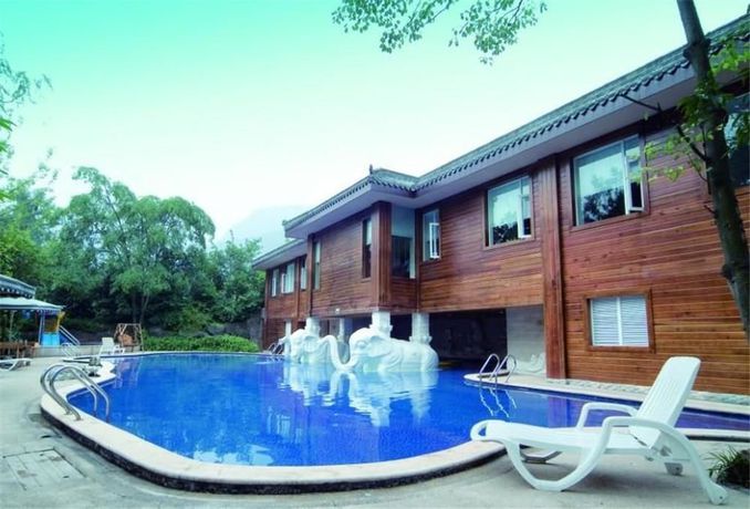 Imagen de la piscina del Hotel Emeishan Grand. Foto 12