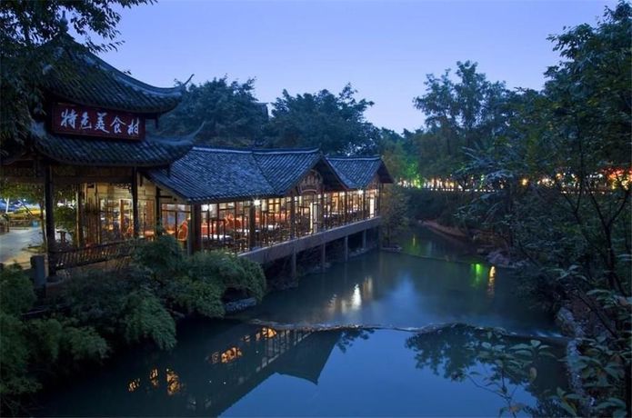 Imagen de los exteriores del Hotel Emeishan Grand. Foto 9