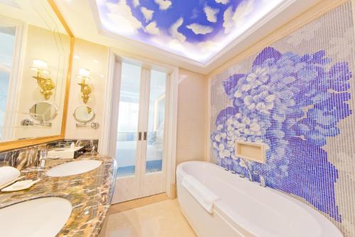 Imagen de la habitación del Hotel Emeishan Heng Mai. Foto 6