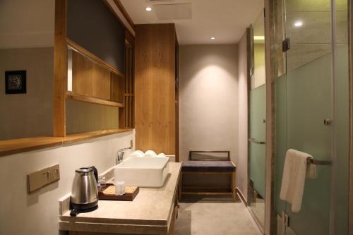 Imagen de la habitación del Hotel Emeishan Qiliping Peninsula. Foto 6