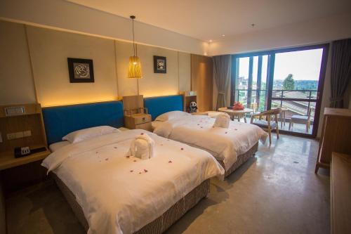 Imagen general del Hotel Emeishan Qiliping Peninsula. Foto 4