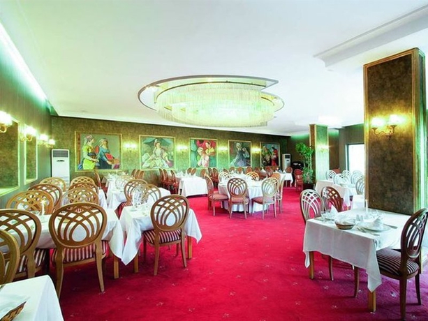 Imagen general del Hotel Emelda Sun Club. Foto 4