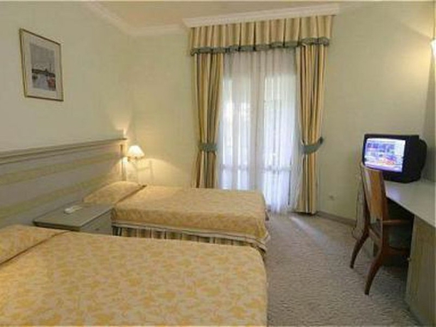 Imagen general del Hotel Emelda Sun Club. Foto 5
