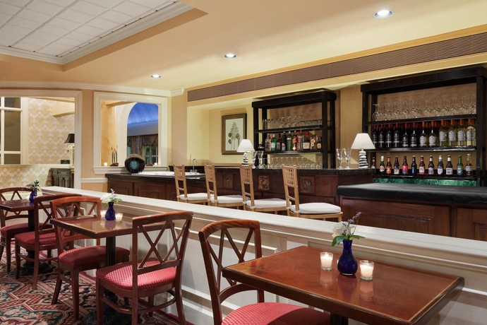 Imagen de los interiores del Hotel Emeline. Foto 16