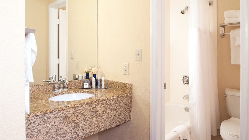 Imagen de la habitación del Hotel Emeline. Foto 9