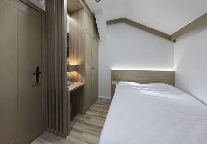 Imagen de la habitación del Hotel Emen. Foto 6