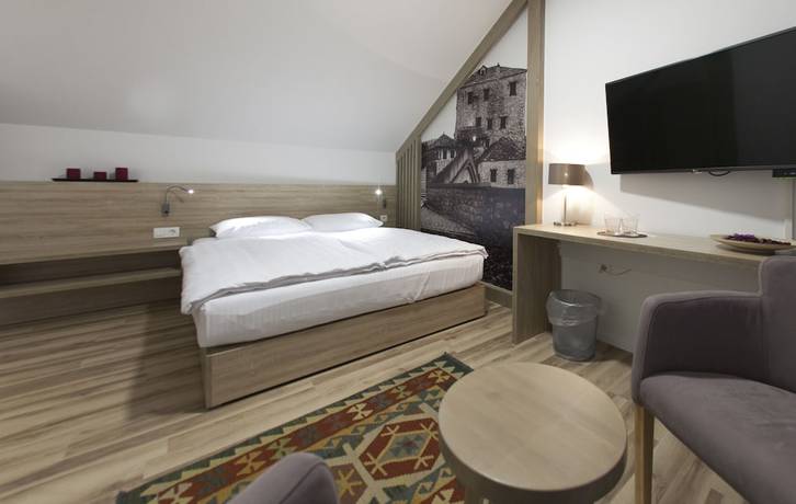 Imagen de la habitación del Hotel Emen. Foto 8