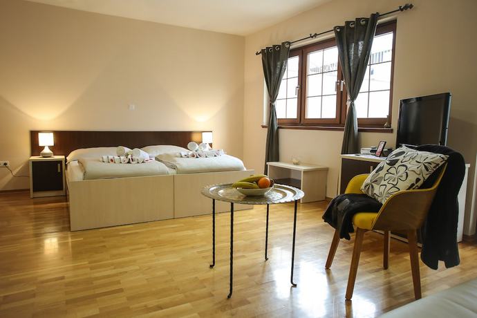Imagen de la habitación del Hotel Emen. Foto 11