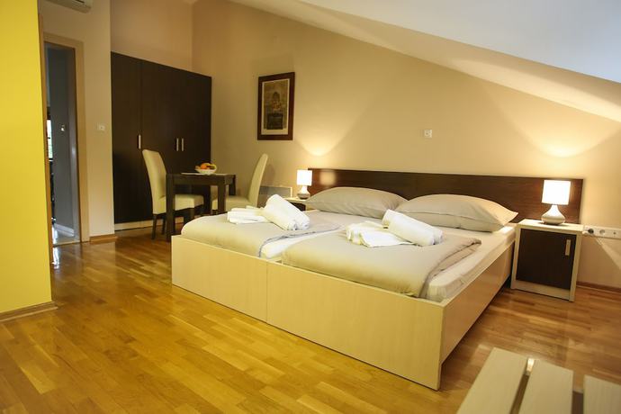 Imagen de la habitación del Hotel Emen. Foto 12