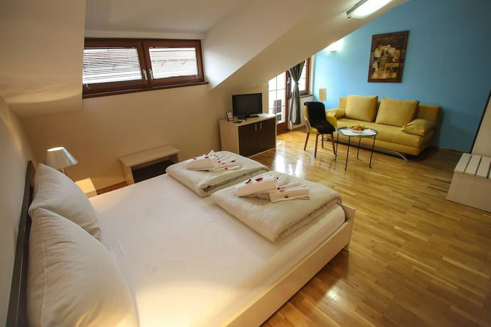 Imagen de la habitación del Hotel Emen. Foto 13