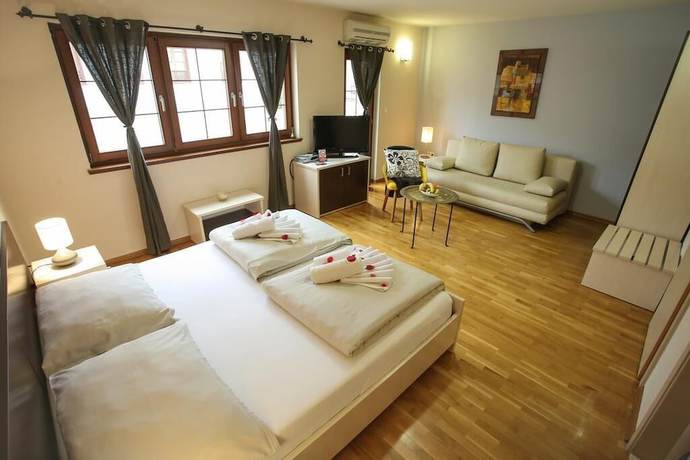 Imagen de la habitación del Hotel Emen. Foto 15
