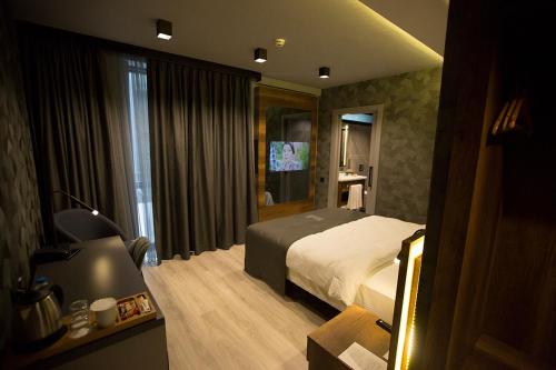 Imagen de la habitación del Hotel Emens hotel, Konak. Foto 9