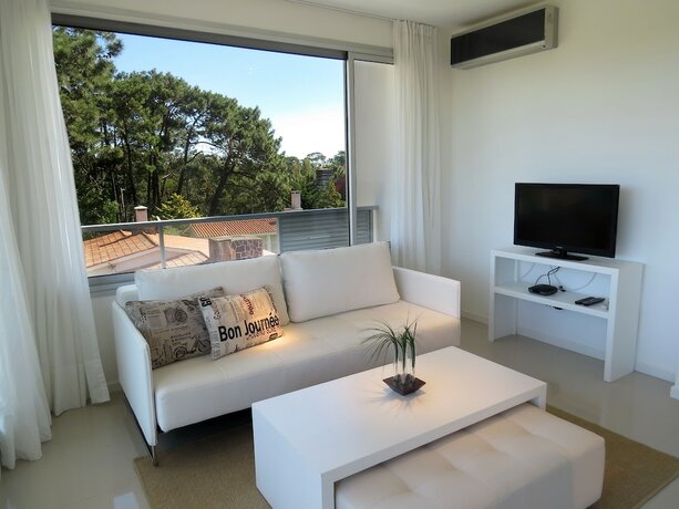 Imagen de la habitación del Hotel Emerald Apartments. Foto 19