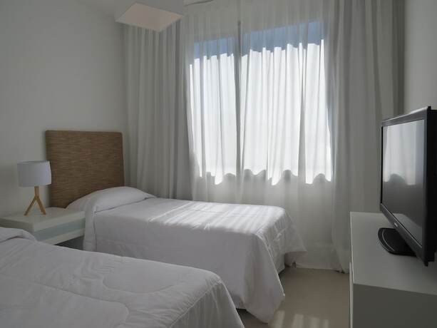 Imagen de la habitación del Hotel Emerald Apartments. Foto 20