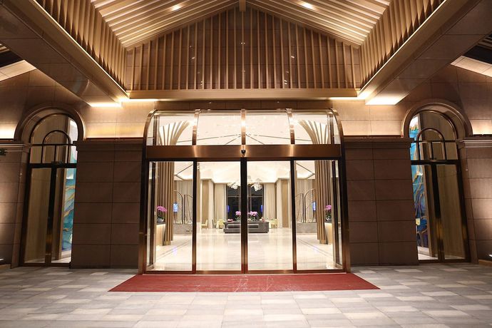 Imagen de los interiores del Hotel Emerald Bay Fuxian Lake. Foto 19