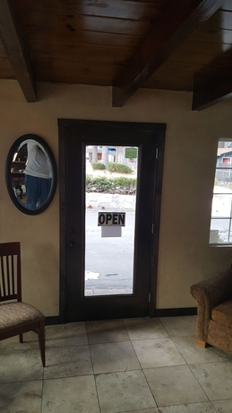 Imagen de los interiores del Hotel Emerald Bay Lodge. Foto 17
