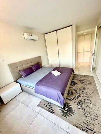 Imagen de la habitación del Hotel Emerald Bay Suites. Foto 16
