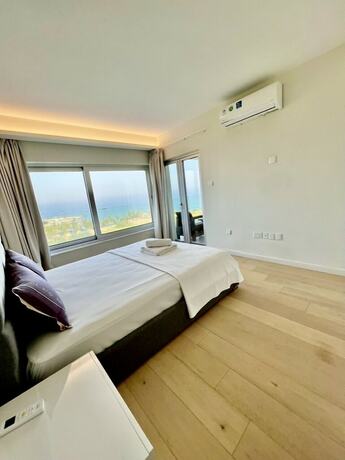 Imagen de la habitación del Hotel Emerald Bay Suites. Foto 18