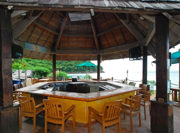 Imagen del bar/restaurante del Hotel Emerald Beach Resort. Foto 7