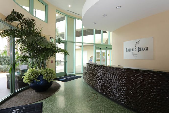 Imagen de los interiores del Hotel Emerald Beach Resort by Southern Vacation Rentals. Foto 20