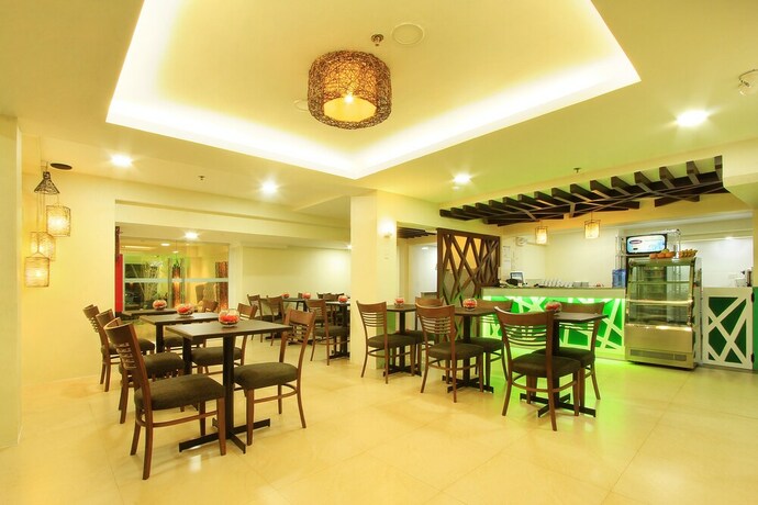 Imagen del bar/restaurante del Hotel Emerald Boutique. Foto 12