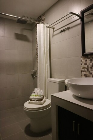 Imagen de la habitación del Hotel Emerald Boutique. Foto 31