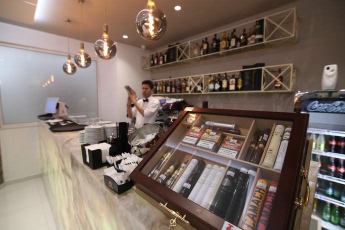 Imagen del bar/restaurante del Hotel Emerald Boutique, Tirana. Foto 5