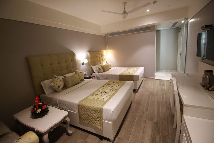 Imagen de la habitación del Hotel Emerald, Chandigarh. Foto 3