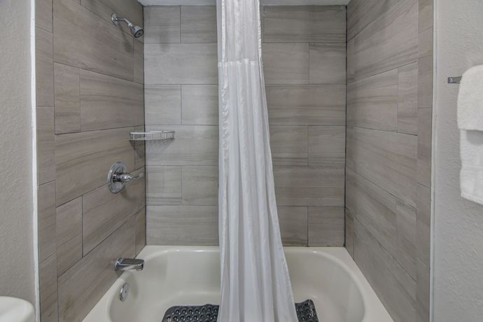 Imagen de la habitación del Hotel Emerald Coast Inn And Suites. Foto 6