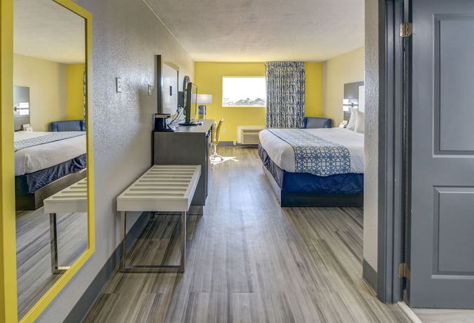 Imagen de la habitación del Hotel Emerald Coast Inn And Suites. Foto 16
