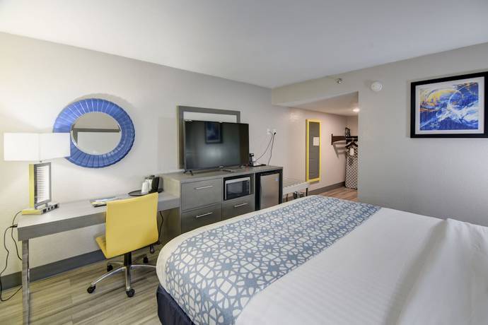 Imagen de la habitación del Hotel Emerald Coast Inn And Suites. Foto 17