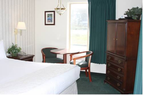 Imagen de la habitación del Hotel Emerald Dolphin Inn and Mini Golf. Foto 2