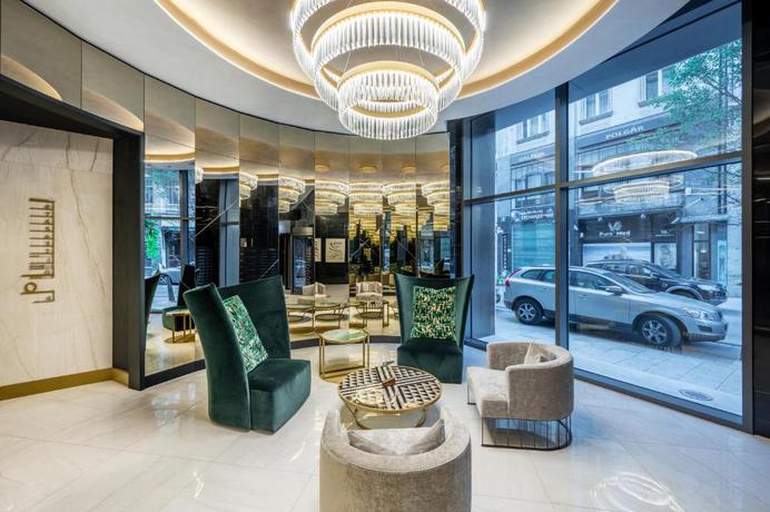 Imagen de los interiores del Hotel Emerald Downtown Suites. Foto 13