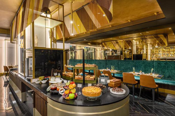 Imagen del bar/restaurante del Hotel Emerald Downtown Suites. Foto 2