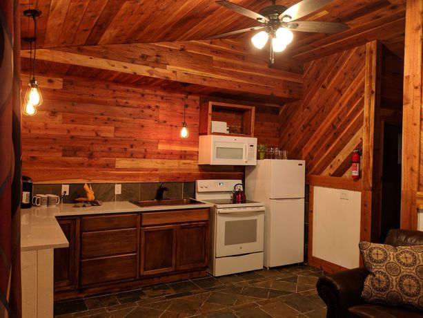 Imagen de la habitación del Hotel Emerald Forest Cabins. Foto 19