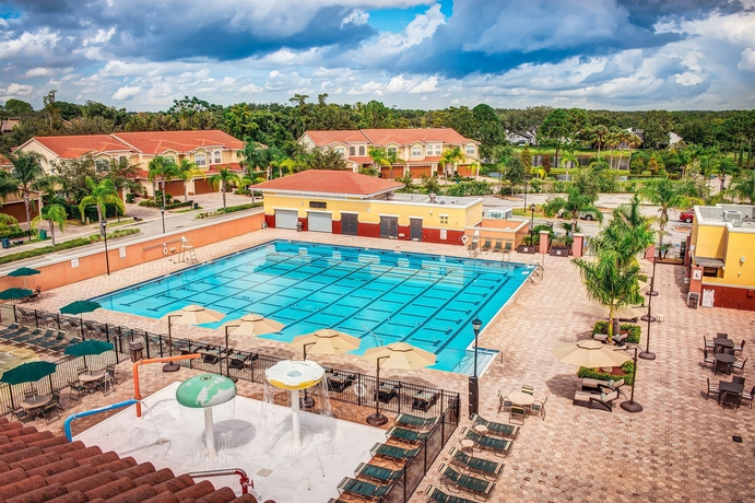 Imagen de la piscina del Hotel Emerald Greens Condo Resort. Foto 7