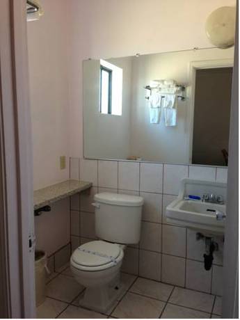 Imagen de la habitación del Hotel Emerald Inn and Lounge. Foto 5